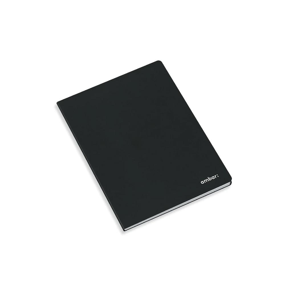 Caderno A5 quadriculado ambar, capa escura lisa, com fecho agrafado