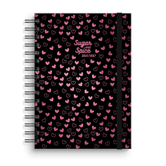 Capa dura de agenda escolar A5 da linha Sugar&Spice Moonflower, com grafismos florais e astrológicos estilizados num contraste de cores vibrantes e atrevidas.