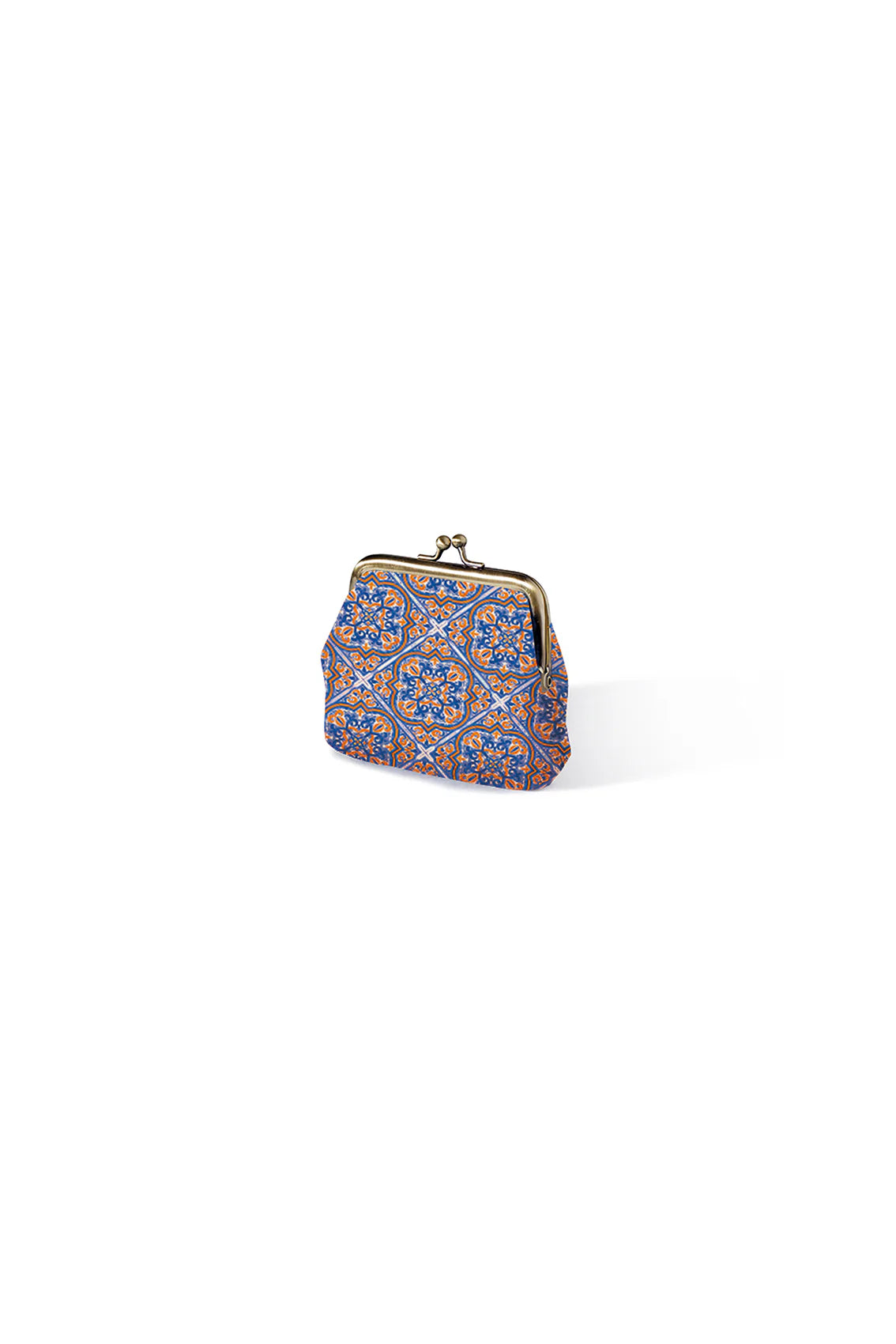 Bolsa porta-moedas compacta Ambar Lusa Tile com padrão geométrico inspirado em azulejos tradicionais portugueses e fecho de correr, sobre fundo branco.