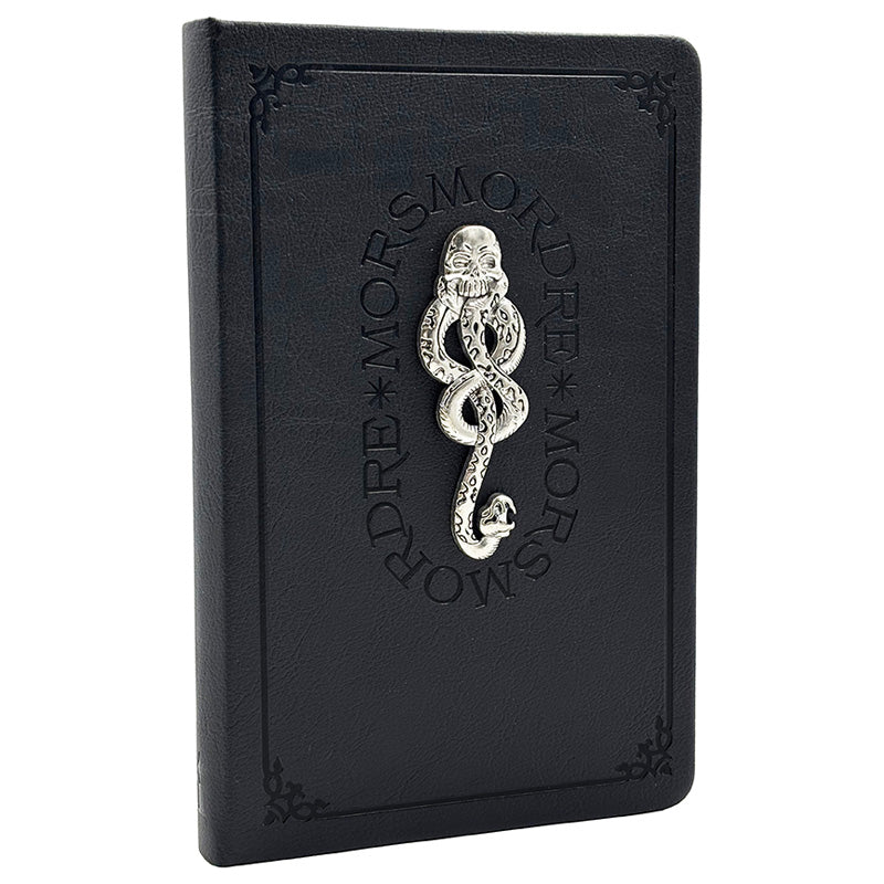Caderno pautado Harry Potter de capa dura preta, com emblema prateado da Marca Negra.
