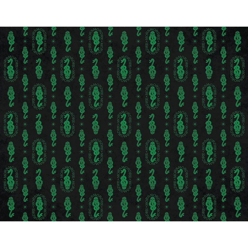 Caderno pautado Harry Potter com padrão repetido verde da Marca Negra no interior da capa.