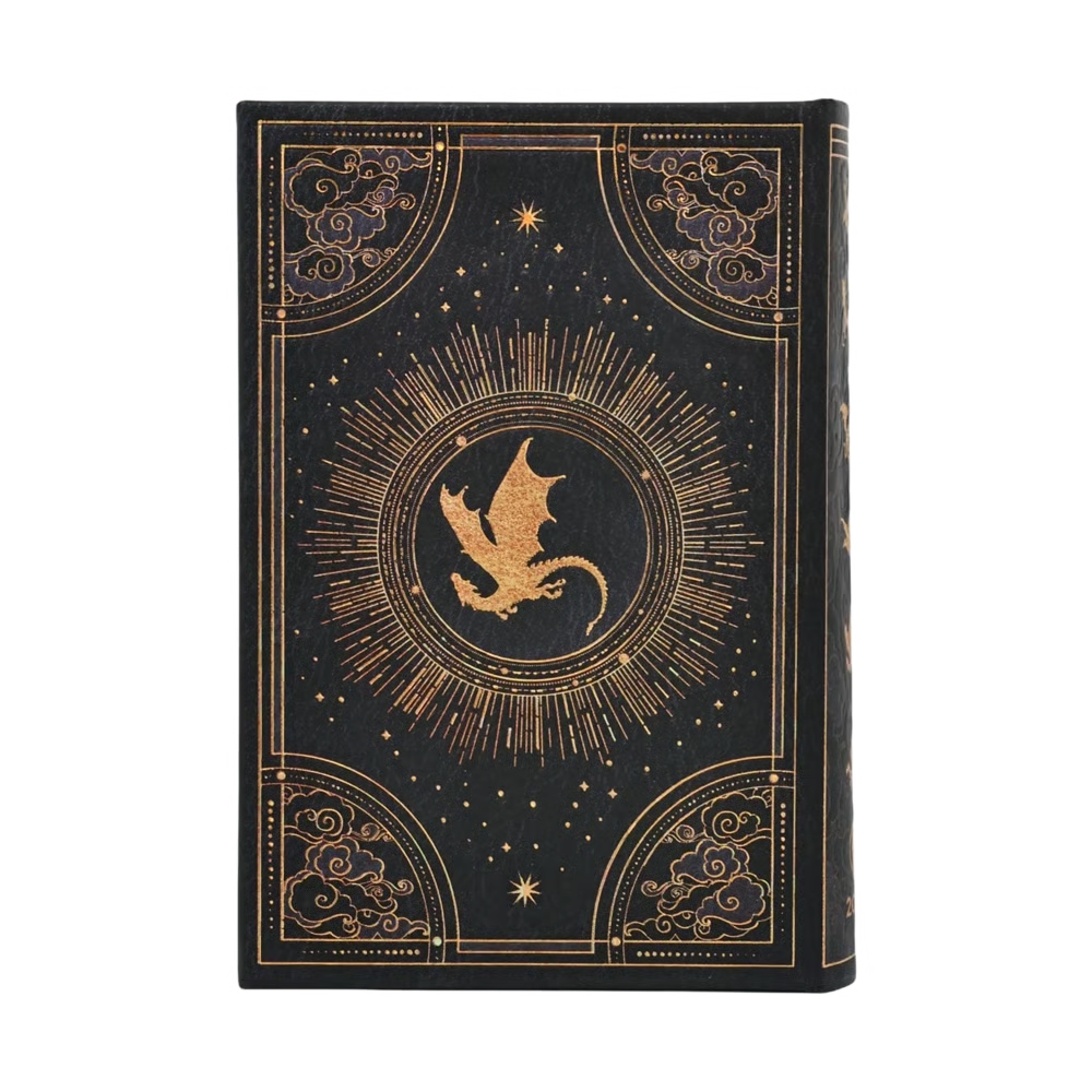 Agenda com capa preta ornamentada dourada, emblema e estrelas, com indicação “2027”