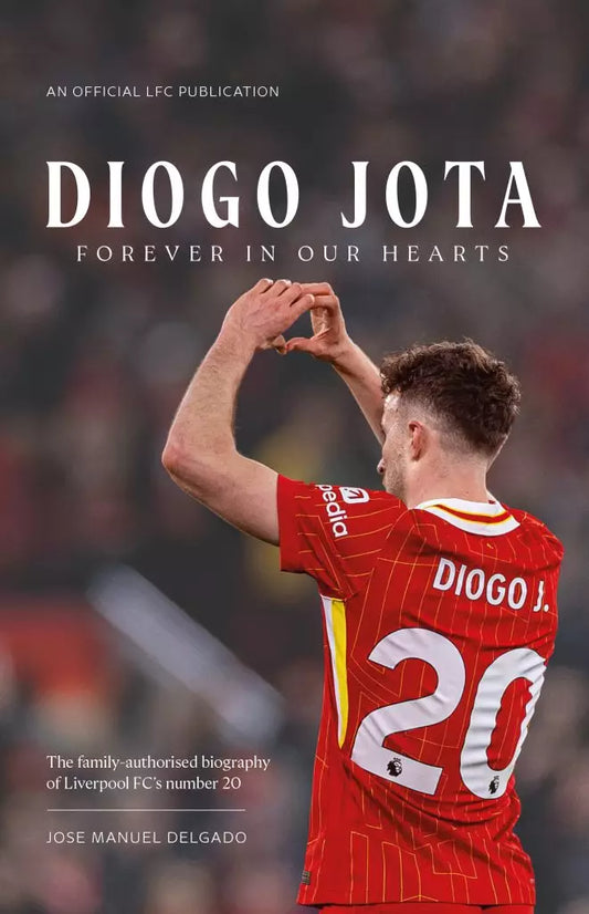 Capa do livro Diogo Jota - Forever in Our Hearts, de José Manuel Delgado, com Diogo Jota na camisola número 20 do Liverpool FC.