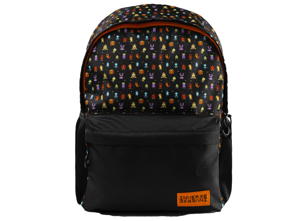 Mochila preta Inverse com painel estampado e bolso frontal, etiqueta laranja