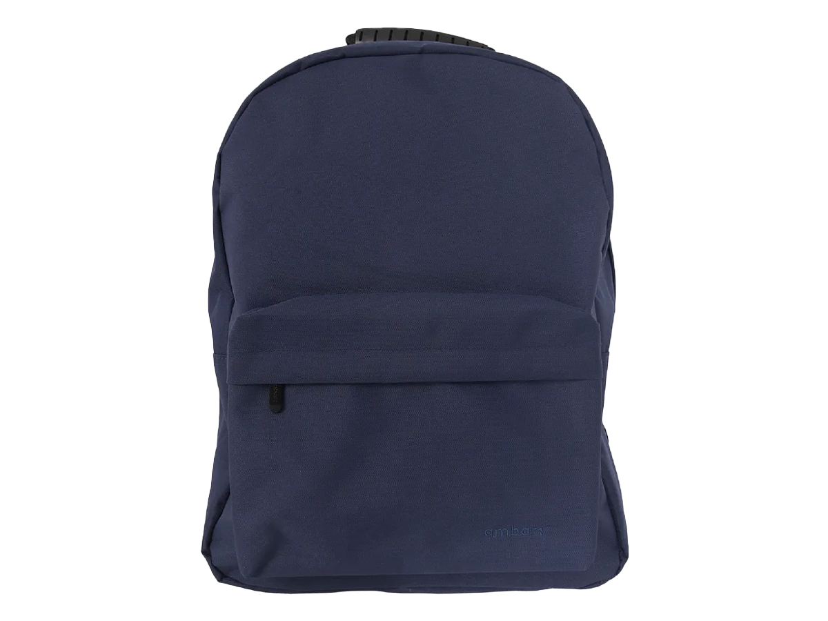 Mochila escolar azul-marinho com bolso frontal e fecho de correr.