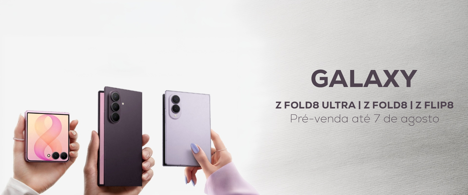 Banner promocional da pré-venda Samsung Galaxy, com três smartphones dobráveis — Galaxy Z Flip8, Galaxy Z Fold8 Ultra e Galaxy Z Fold8 — apresentados em mãos sobre um fundo claro e texturado. À direita, lê-se «Galaxy», os nomes dos modelos e «Pré-venda até 7 de agosto».