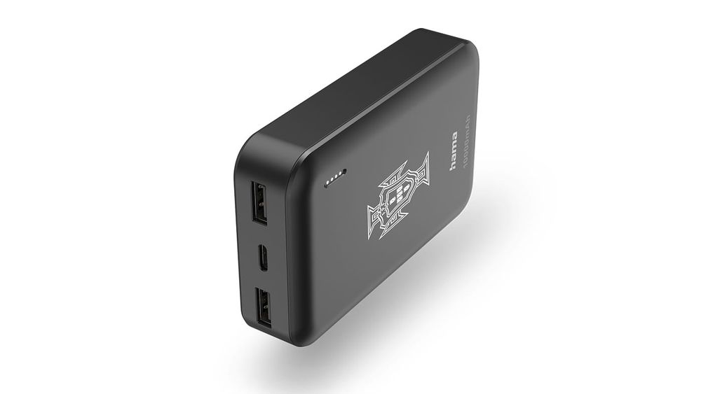 Bateria portátil powerbank Hama Pocket 10 preta, de tamanho compacto, exibindo o logótipo oficial da Federação Portuguesa de Futebol na face frontal, sobre fundo branco.