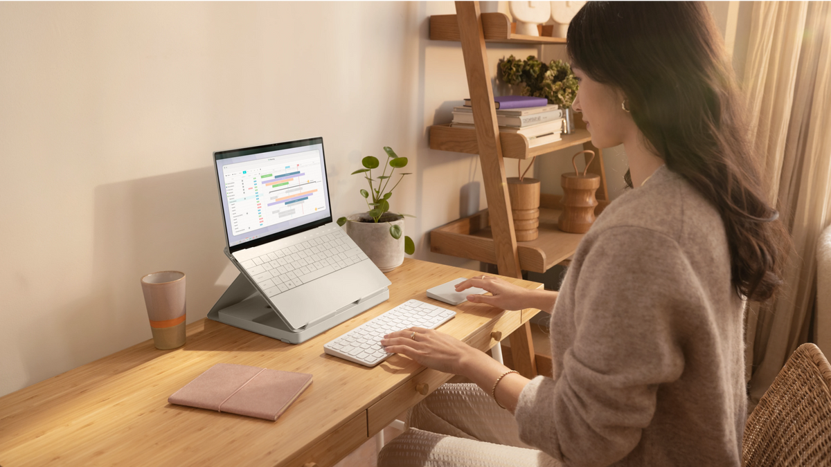 Secretária pop-up com teclado e touchpad, cinzenta, em secretária