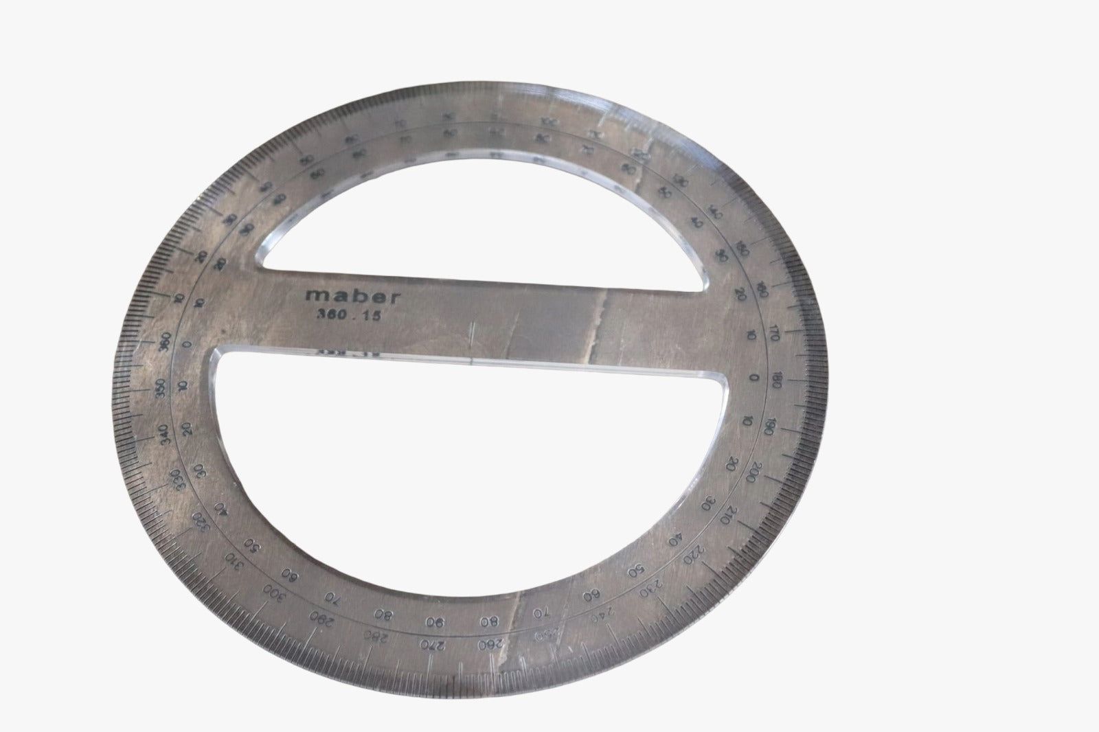 Transferidor circular transparente de 15 cm da marca Maber, com escala completa de 360 graus impressa em preto nítido, apresentado sobre fundo branco.
