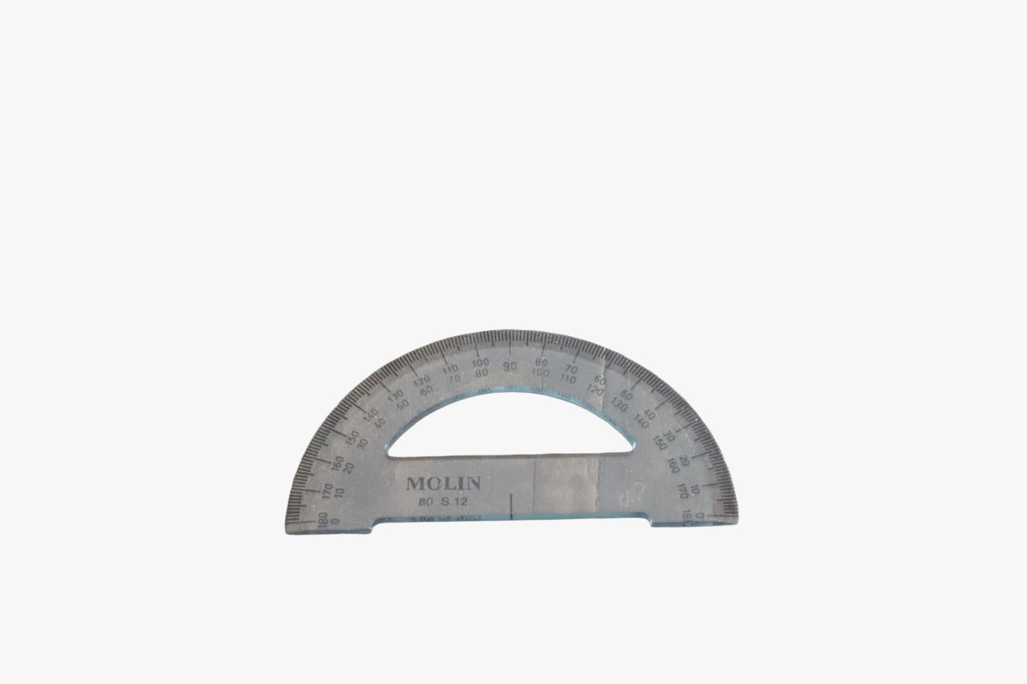 Transferidor de semicírculo transparente de 12 cm da marca Molin, com escala de 180 graus impressa em preto nítido, apresentado sobre fundo branco.