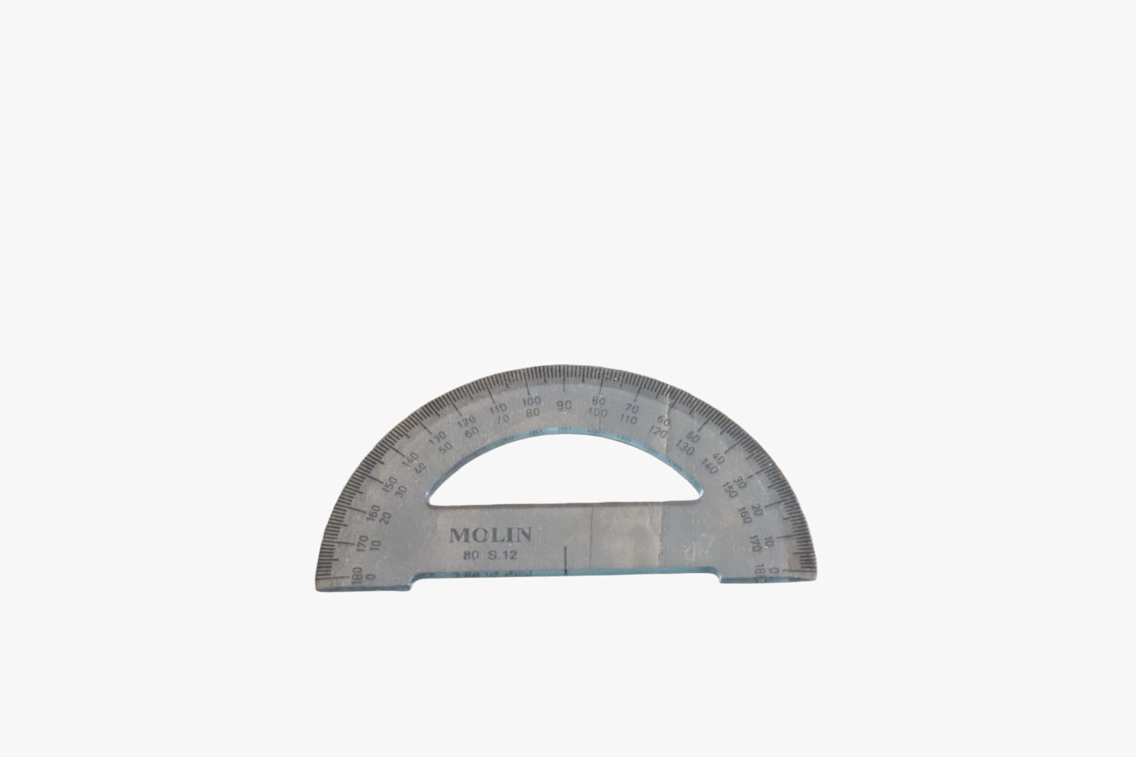 Transferidor de semicírculo transparente de 12 cm da marca Molin, com escala de 180 graus impressa em preto nítido, apresentado sobre fundo branco.