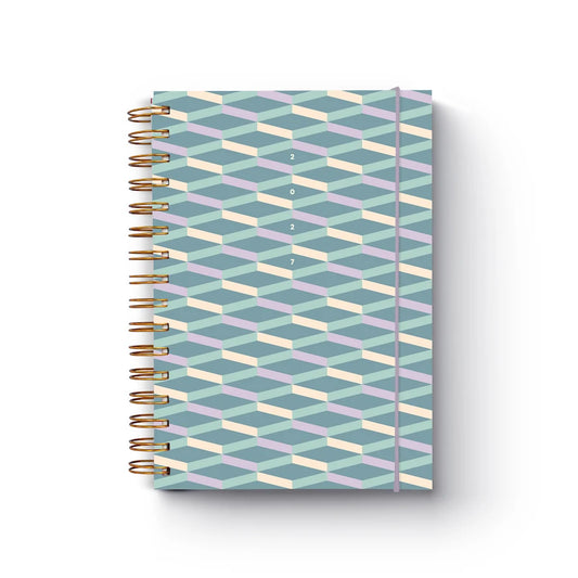 Agenda diária com capa geométrica em cubos azul e lilás, espiral dourada